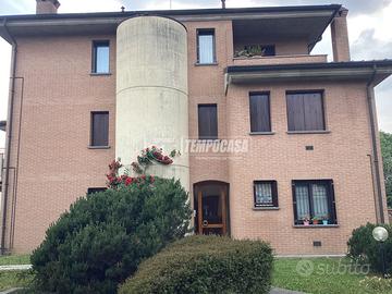 3 locali in contesto recente