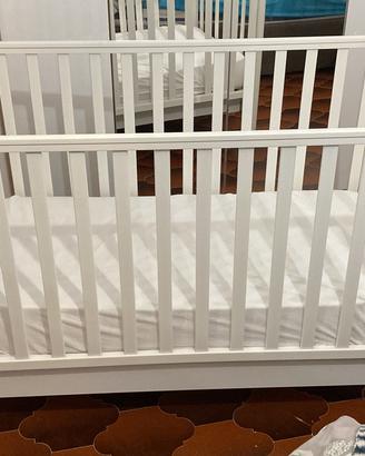 lettino con materasso