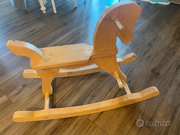Cavallino dondolo legno fatto a mano