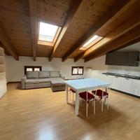 Appartamento mansardato con garage da un posto aut