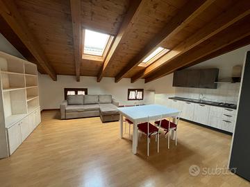 Appartamento mansardato con garage da un posto aut