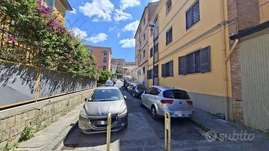 2 LOCALI A NAPOLI