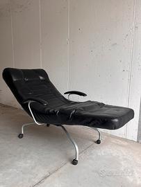 Chaise lounge (poltrona) in pelle nera reclinabile