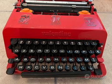 Macchina da scrivere Olivetti Valentine