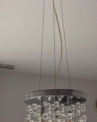 lampadario con perle in vetro  