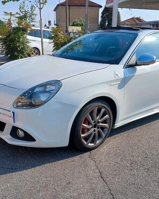 Alfa Romeo Giulietta 1750 tbi Quadrifoglio Verde 2