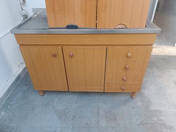 mobile con lavello in acciaio  ( 120 per 50)