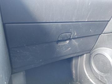 Cassetto portaoggetti NISSAN QASHQAI del 2009