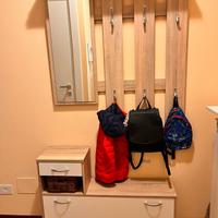 Appendiabiti, scarpiera,specchio