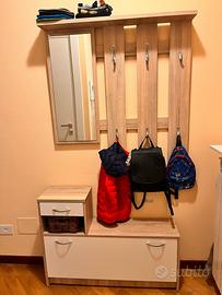 Appendiabiti, scarpiera,specchio