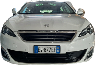 Peugeot 308 bianco perla con tettuccio in vetro