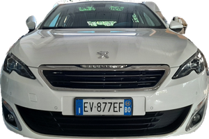 Peugeot 308 bianco perla con tettuccio in vetro