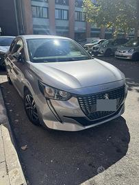 Peugeot 208 Active Pack, neopatentati