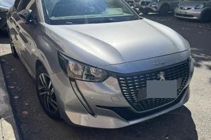 Peugeot 208 Active Pack, neopatentati
