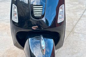 Vespa 125 con bauletto pochi chilometri