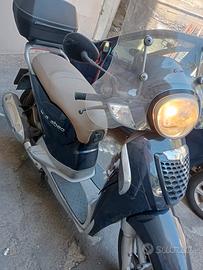Scooter Aprilia Scarabeo 200
