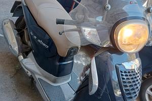 Scooter Aprilia Scarabeo 200