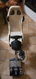 Postazione gaming Playseat con volante Trustmaster