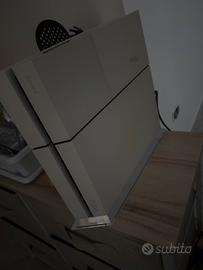 Ps4 con piedistallo - condizioni ottime