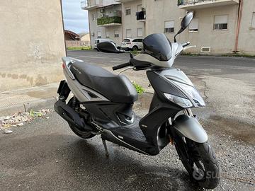 Kymco 125, con bauletto