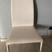 Sedie in ecopelle di colore bianco