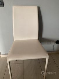 Sedie in ecopelle di colore bianco
