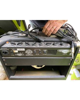Amplificatore traynor 20