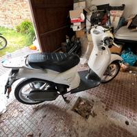 Piaggio motorino Scarabeo 50 a 4 tempi 2009 bianco