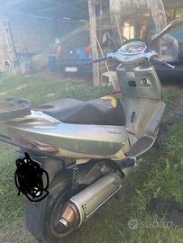 scooter  Aprilia Leonardo