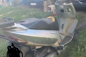 scooter  Aprilia Leonardo