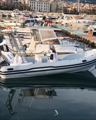 Gommone Predator pari al nuovo senza patente