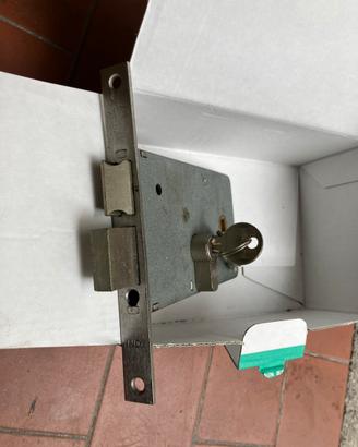 Serratura inox MG  cricca + 2 giri chiusura