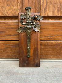 Antico fermacarte base legno foglie di quercia