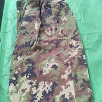 pantalone mimetico impermeabile con bretelle