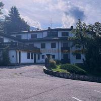 BILOCALE CON CORTE PRIVATA A BRENZONE (VR)