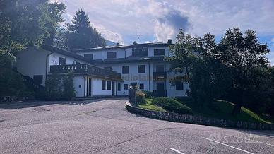 BILOCALE CON CORTE PRIVATA A BRENZONE (VR)