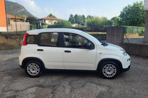 Fiat Panda 1.0 Hybrid 2023 +4 pneumatici invernali