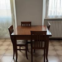 Tavolo legno pieno con 4 sedie abbinate