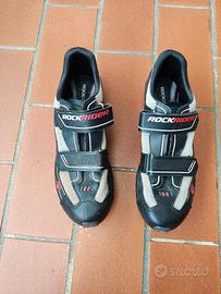 scarpe ciclista con attacco