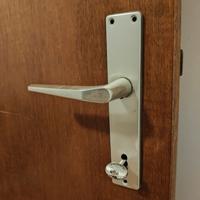 4 maniglie e serrature 