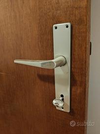 4 maniglie e serrature 