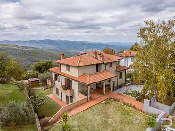 Spaziosa villa con vista sul verde