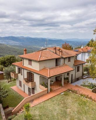 Spaziosa villa con vista sul verde