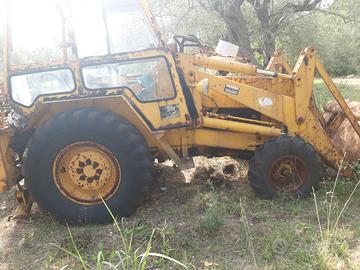 Pala gommata con scavatore