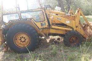 Pala gommata con scavatore