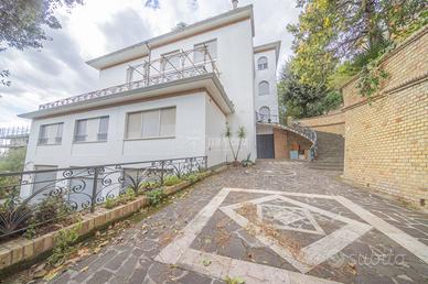 APPARTAMENTO CON INGRESSO INDIPENDENTE DI AMPIA ME