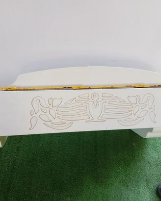 cappa bianca in legno per cucina