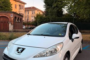 peugoet 207 Benzina  unico proprietario  3  porte 