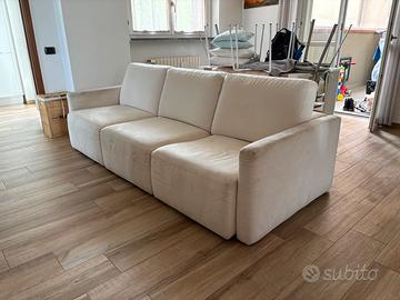 Divano con sedute allungabili