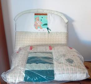 Paracolpi e piumino per culla.